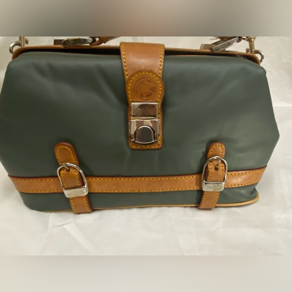 Hunting World Vintage Sage Green Frame Opening CrossBody or Top Handle Handbag. - Picture 2 of 8